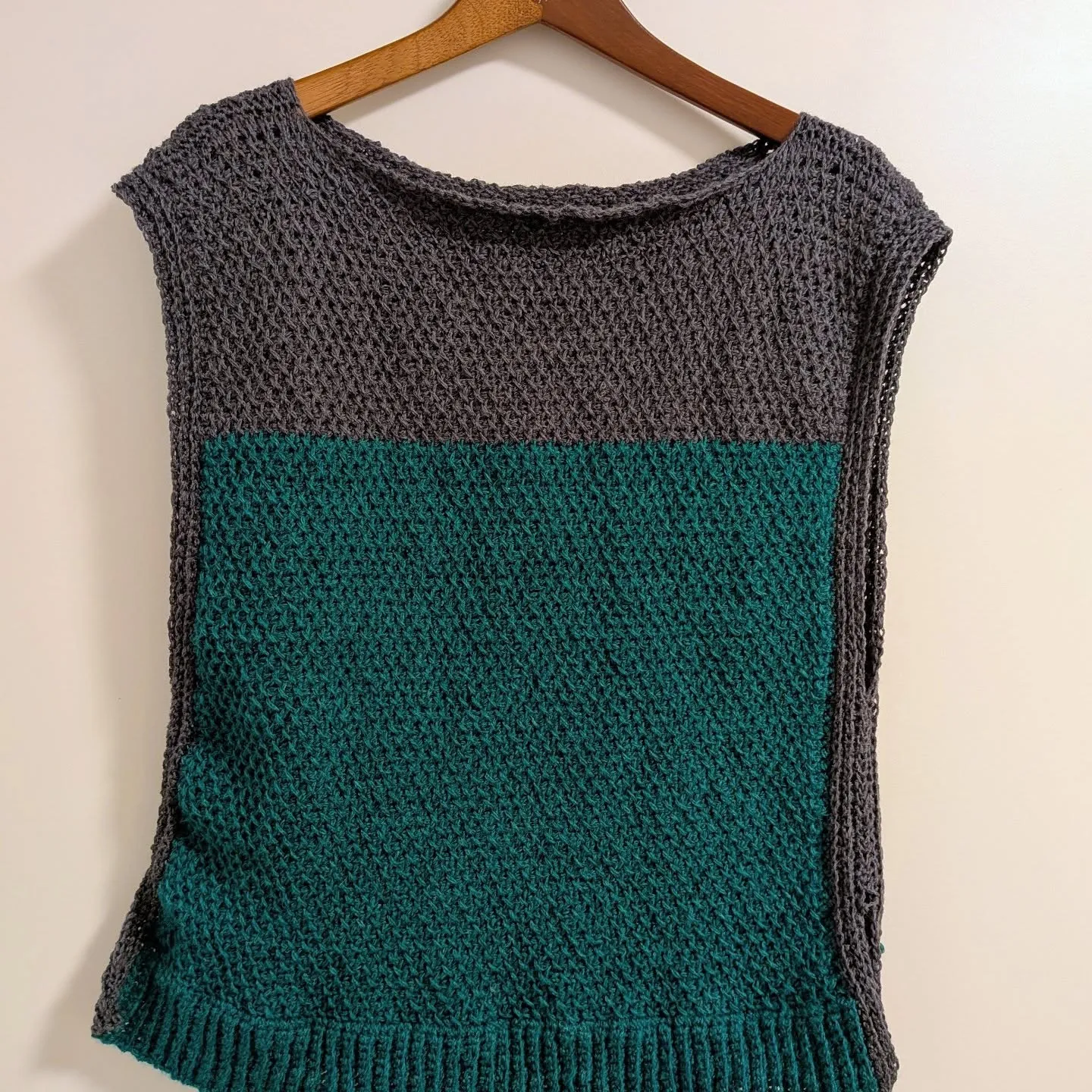 ベスト編んでみました。